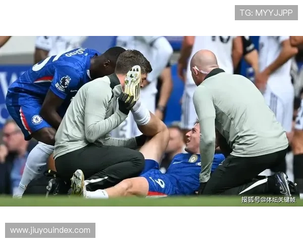 恩佐赛后拥抱马雷斯卡，切尔西更衣室气氛融洽