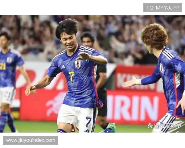 伊藤洋辉传球变线造乌龙，拜仁幸运扩大优势