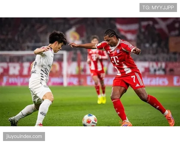 即时：美因茨后卫在门线用手挡出必进球，被直红罚下并判罚点球